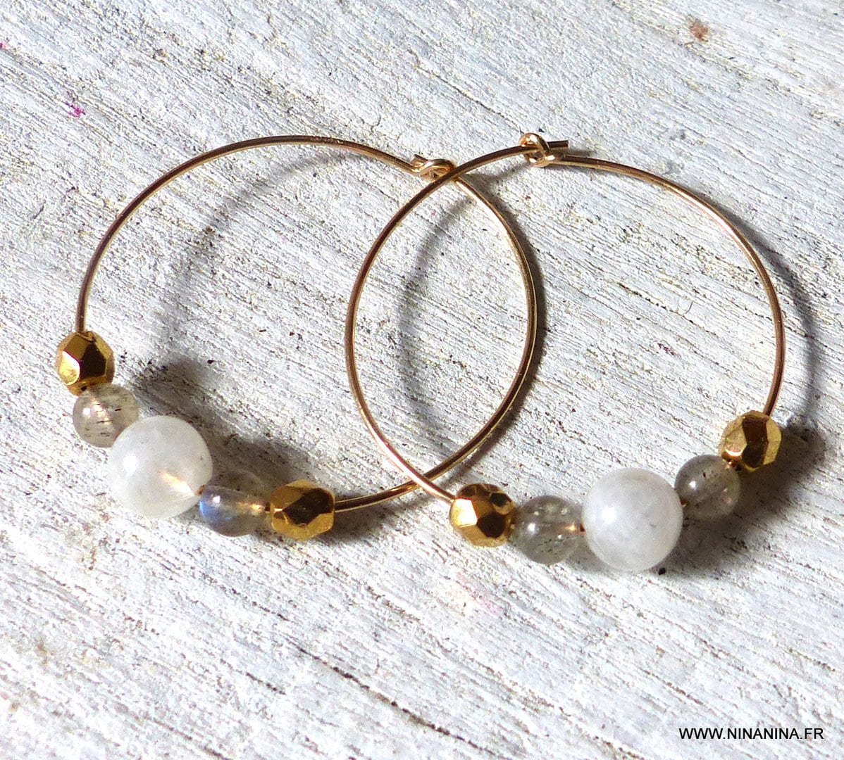 Boucles d’Oreille Créoles Femme Pierre de Lune et Labradorite Et Plaqué Or Artisanales – Image 3